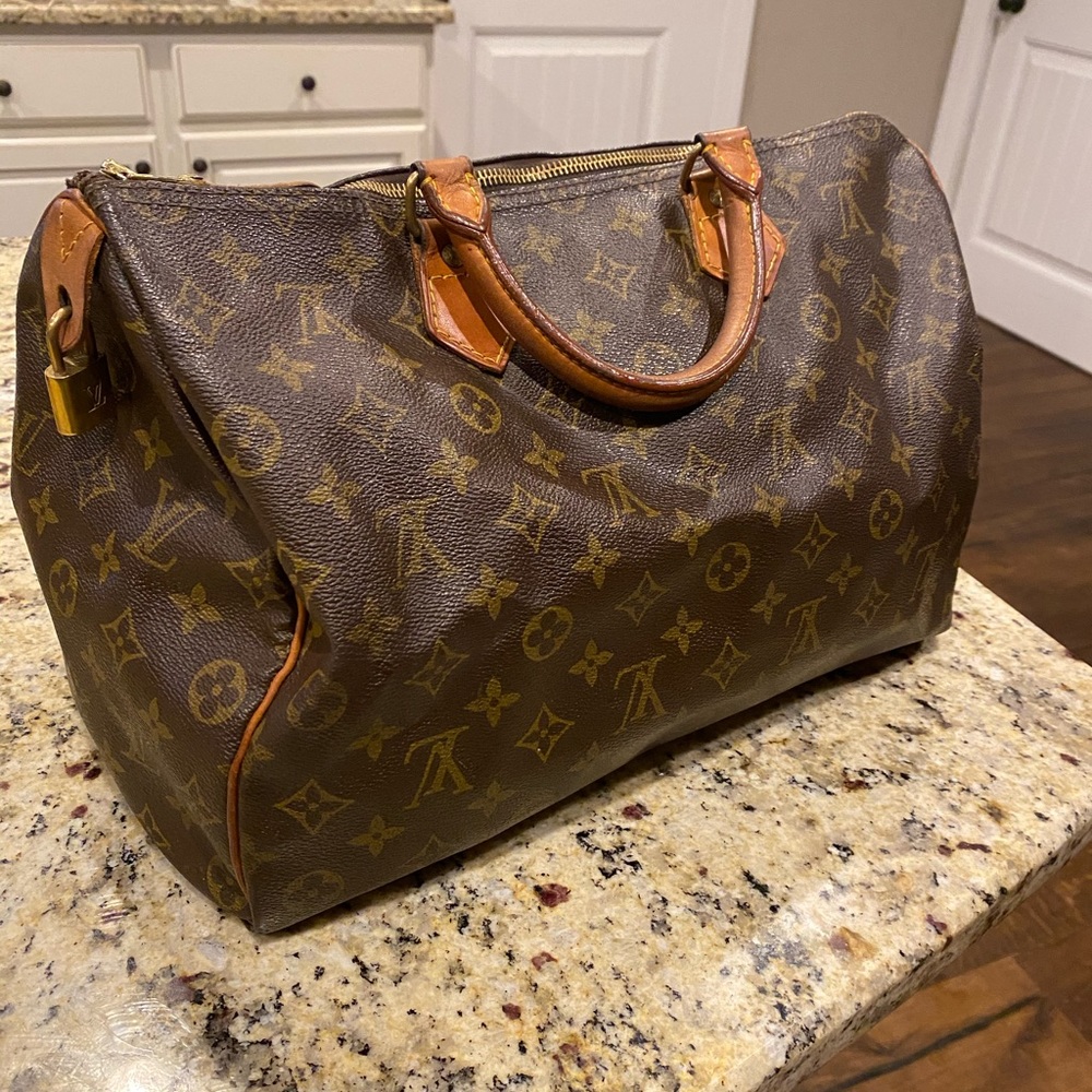 Authentic Louis Vuitton Speedy 35 with Lock
